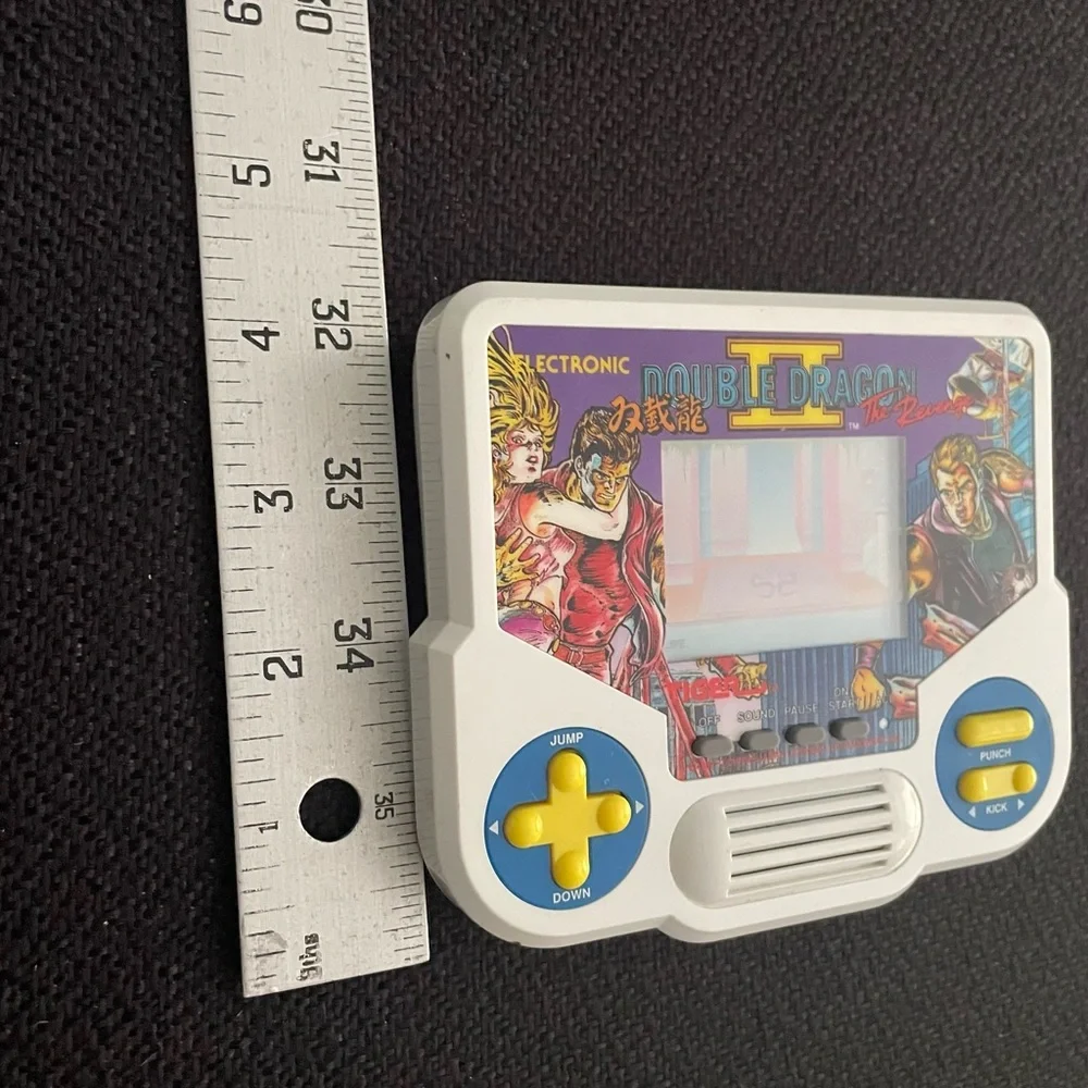 VTG 1988 Tiger Double Dragon II/ The Revenge hand held electronic game
